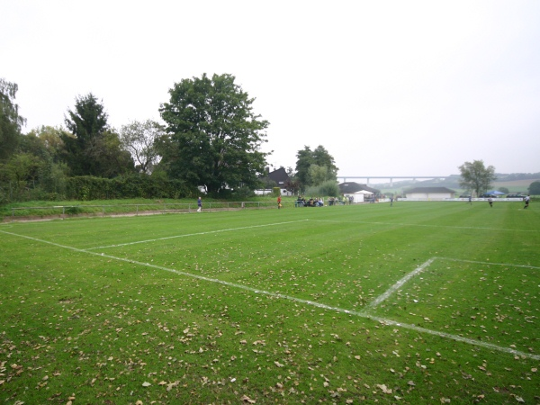 Sportplatz Durch die Aue