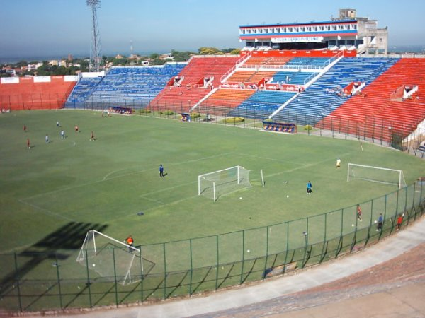 Estadio ueno La Nueva Olla (Asunción)