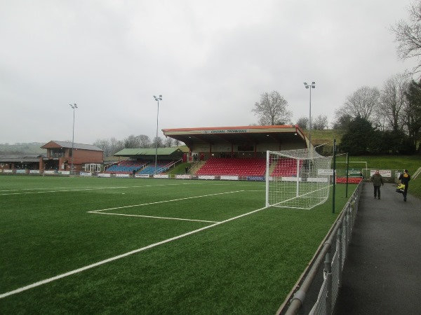 The Montgomery Waters Latham Park Stadium (Ydrenewydd / Newtown, Powys)