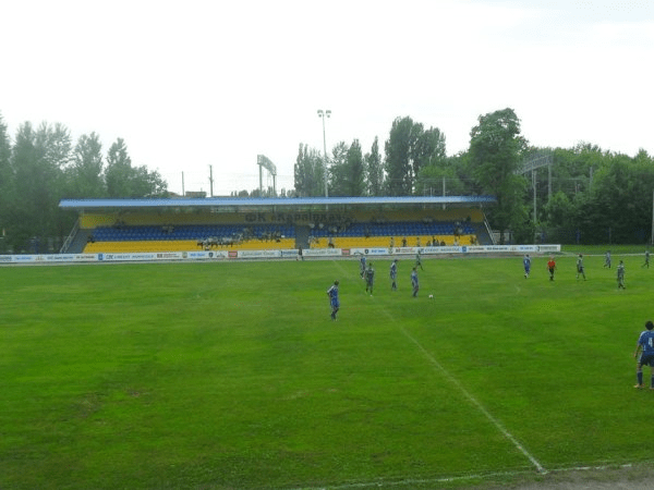 Stadion Mashynobudivnyk (Karlivka)