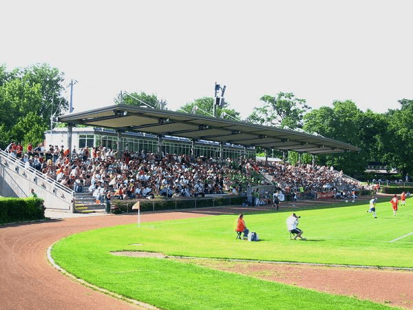 Stadion am Brentanobad (Frankfurt am Main)