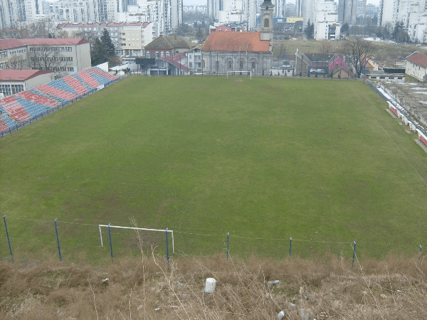 Stadion kraj Bežanijske crkve (Beograd)