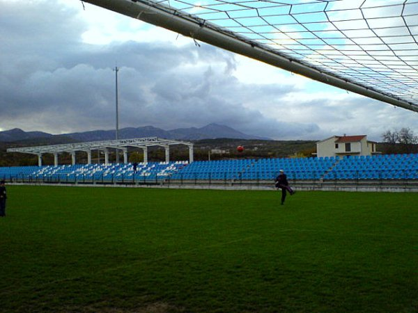 Gradski stadion (Hrvace)