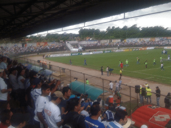 Estadio Olímpico Etho Vega Baquero (Santo Domingo de los Colorados)