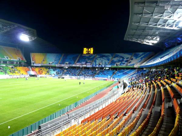 Suwon World Cup Stadium (Suwon)